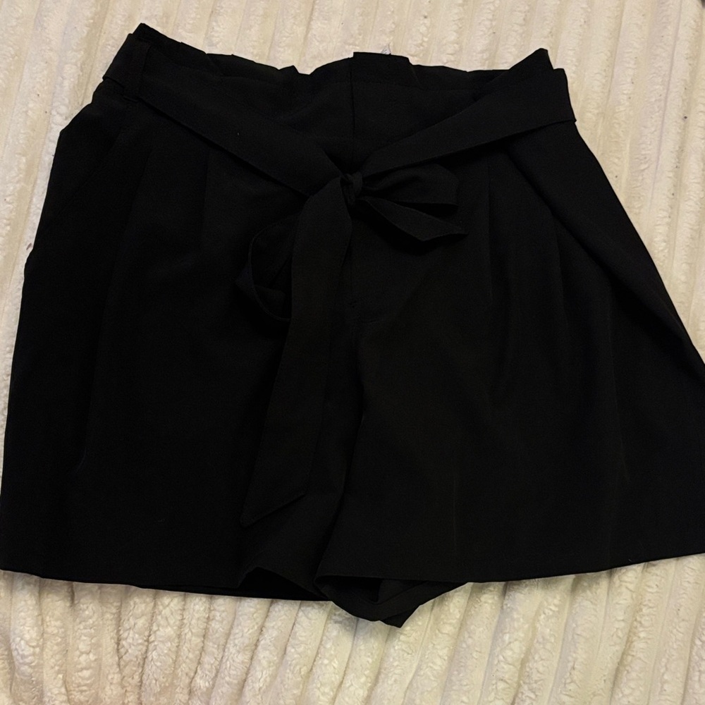 Elegant Black Women's Shorts with bow tie waist